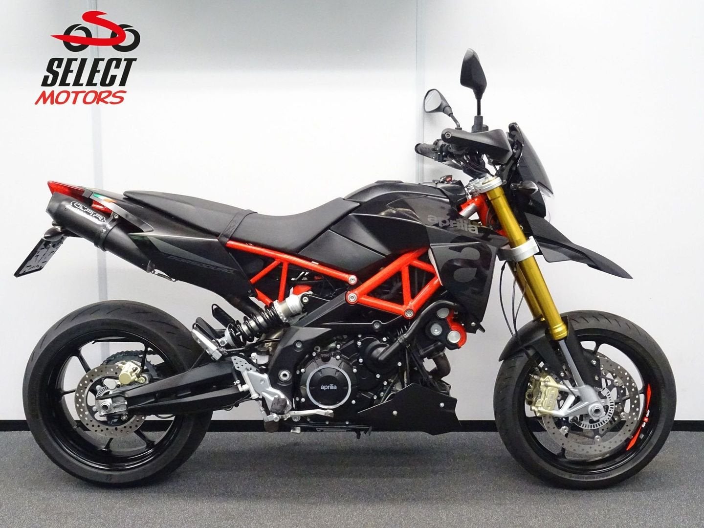 PRACHTIGE APRILIA DORSODURO 900 ABS SMV 900  (2018), 2 cilinders, Motorrijbewijs A, Meer dan 35 kW, APRILIA