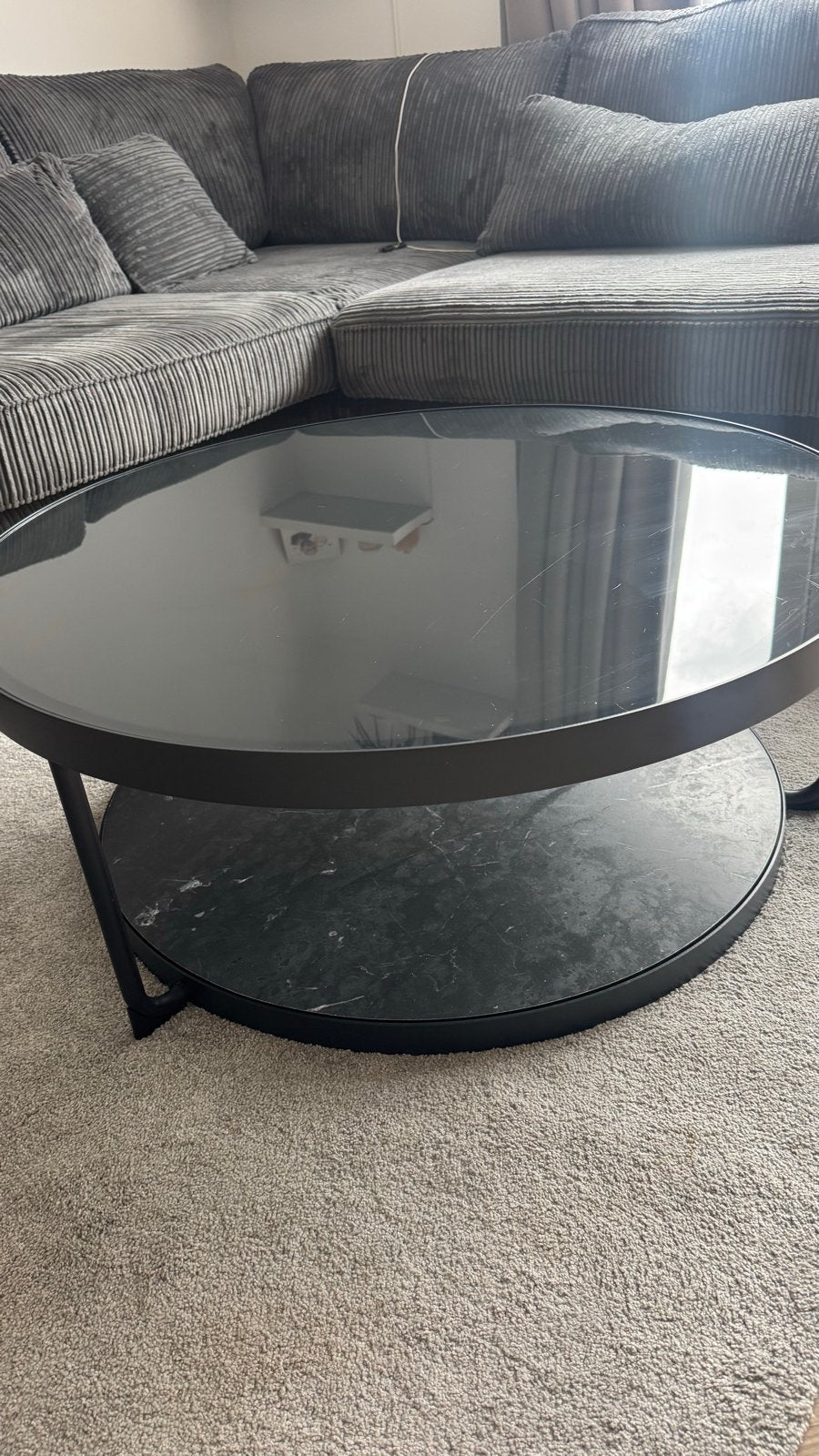 Moderne ronde salontafel met marmerlook blad, Gebruikt, Rond, Metaal, 5 – 50
