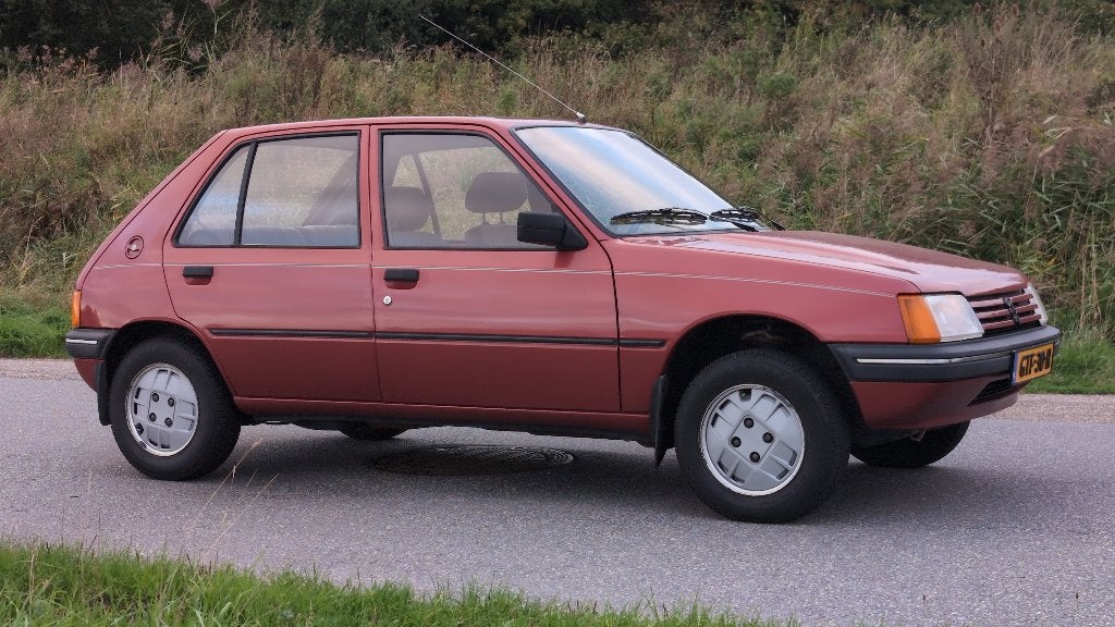 Peugeot 205 Bordeaux Rood 1.6 AUT | Oldtimer | APK | 62000km, foto 2