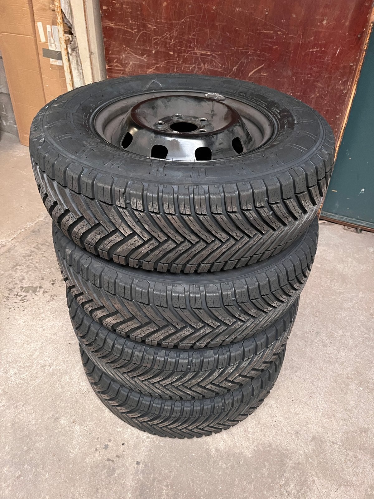 Nieuwe Michelin cross climate, 225 75/R16, Ophalen, Nieuw