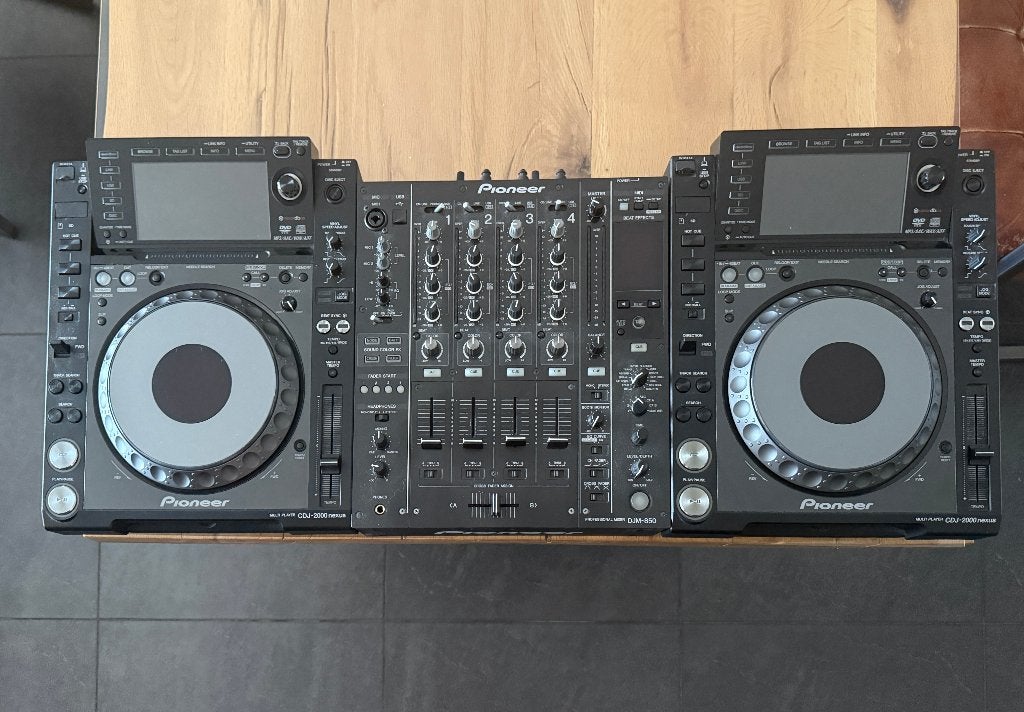 2x PIONEER CDJ-2000 NEXUS & PIONEER DJM-850 MIXER, Dj
