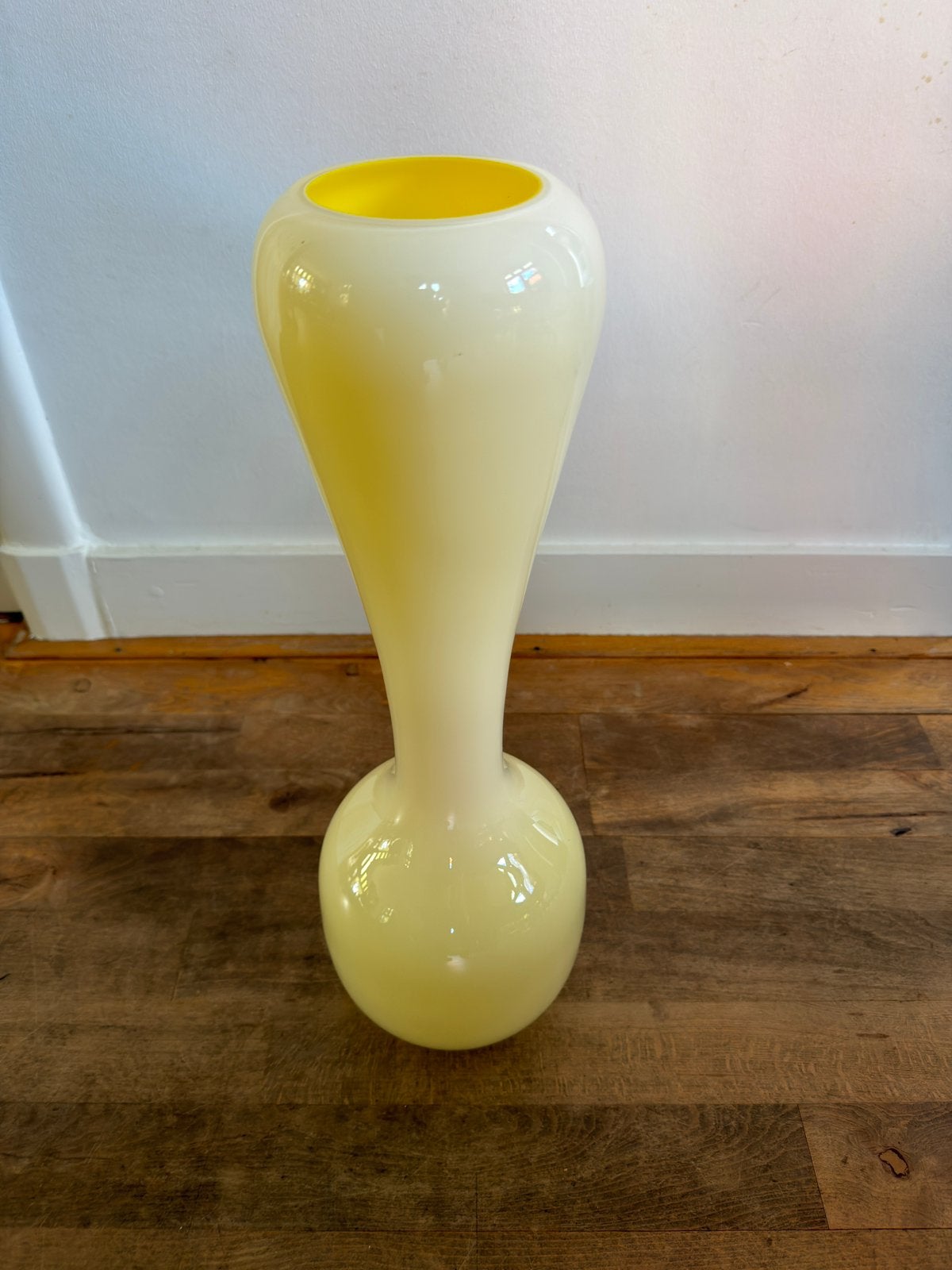 Grote vintage glazen vaas 48 cm wit/geel bijz. design vaas, Ophalen, Zo goed als nieuw, Geel, Glas
