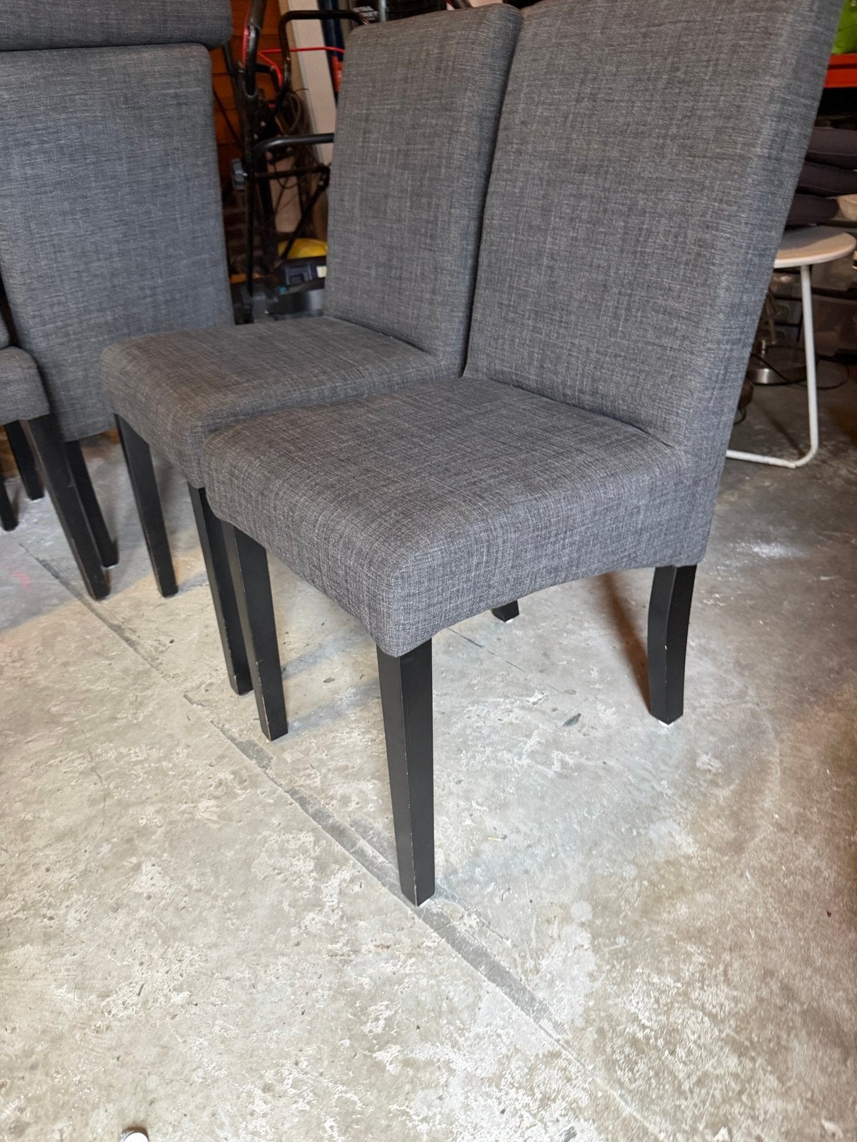 Set van 6 grijze stoffen eetkamerstoelen