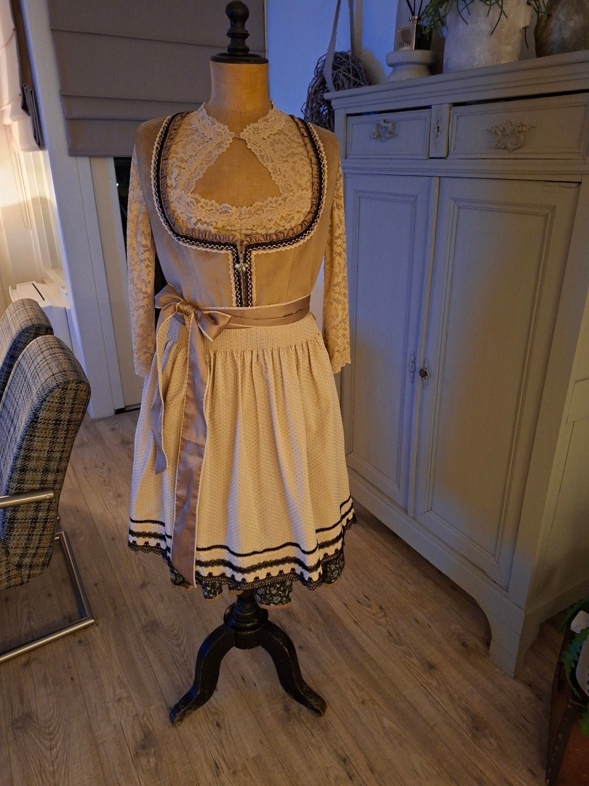Dirndl Krüger, Maat 42/44 (L), Ophalen of Verzenden, Kleding, Krüger