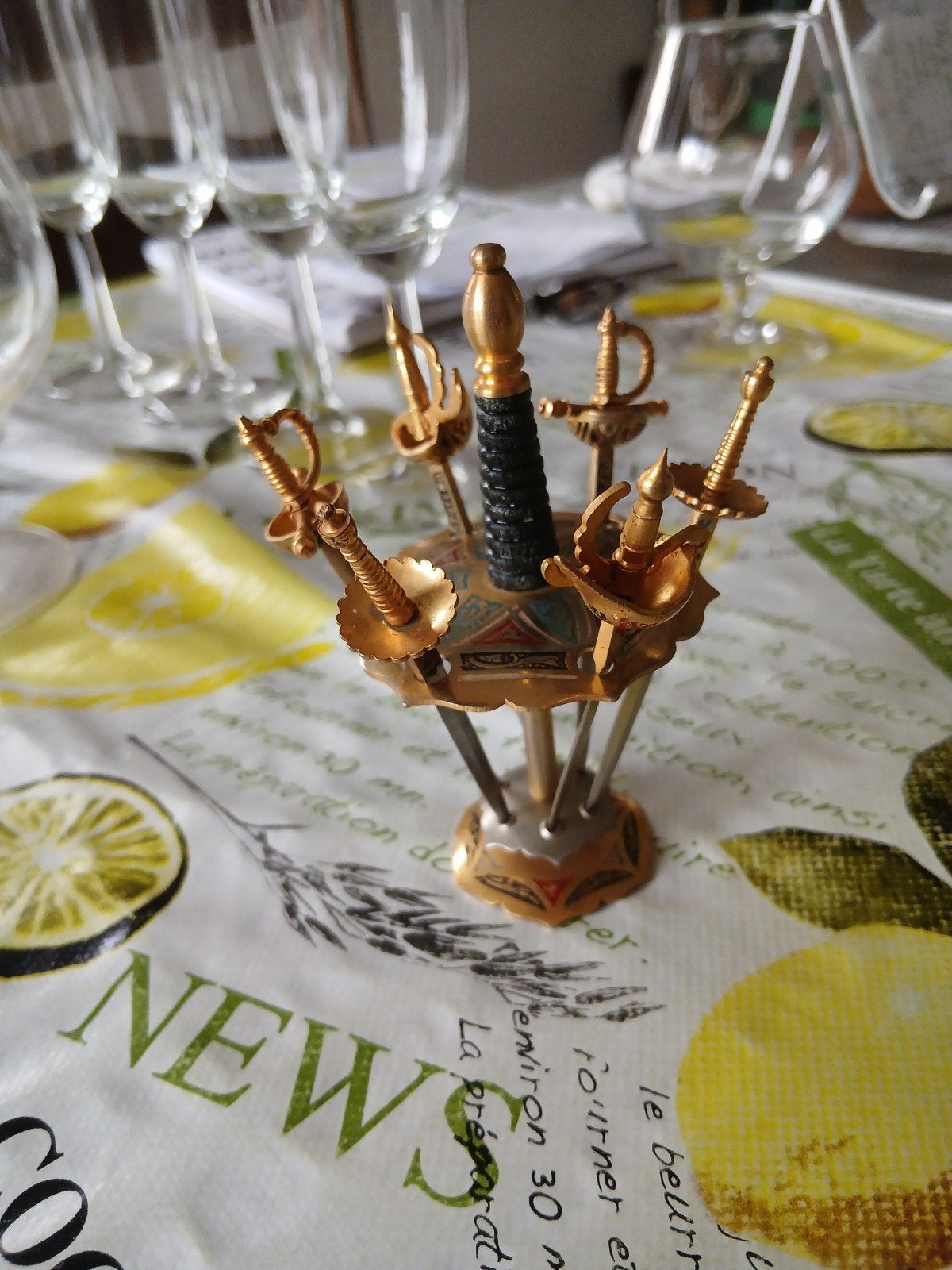 Vintage Toledo cocktailprikkers zes stuks Spaans antiek mini, Ophalen of Verzenden, Overige typen