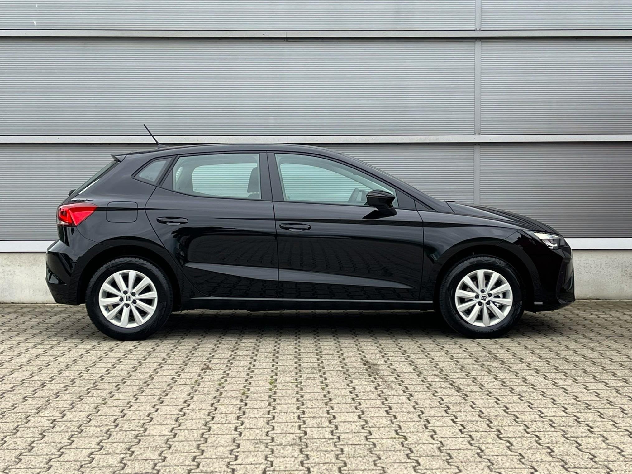 SEAT Ibiza 1.0 TSI 95pk Reference Nieuw model | App Connect, Voorwielaandrijving, 12 maanden, Stof, 95 pk