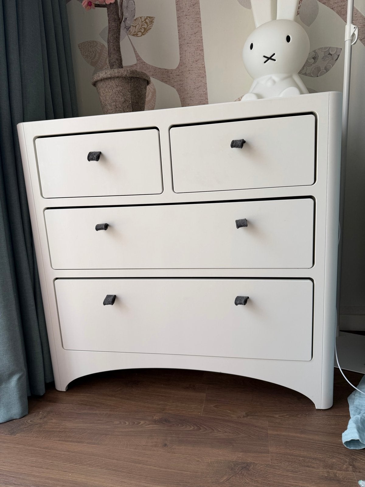 Leander Classic Commode Wit met Grijze Vilten Handvaten, Kinderen en Baby's, Kinderkamer | Commodes en Kasten, Ophalen, 50 tot 70 cm