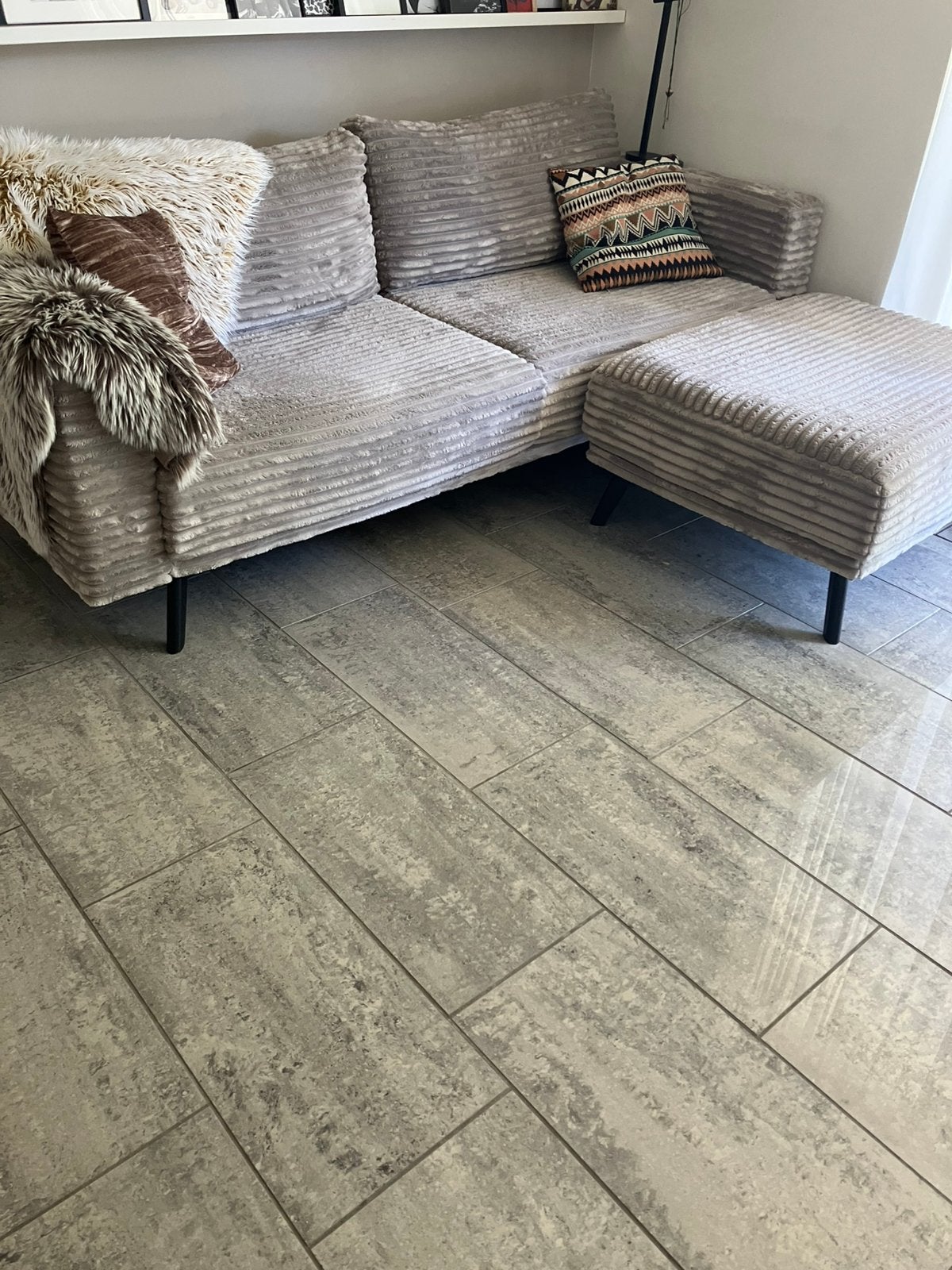 Fluffy taupe kleurige zitbank+hocker taupe, Ophalen, Zo goed als nieuw, Rechthoekig, 125 cm of meer