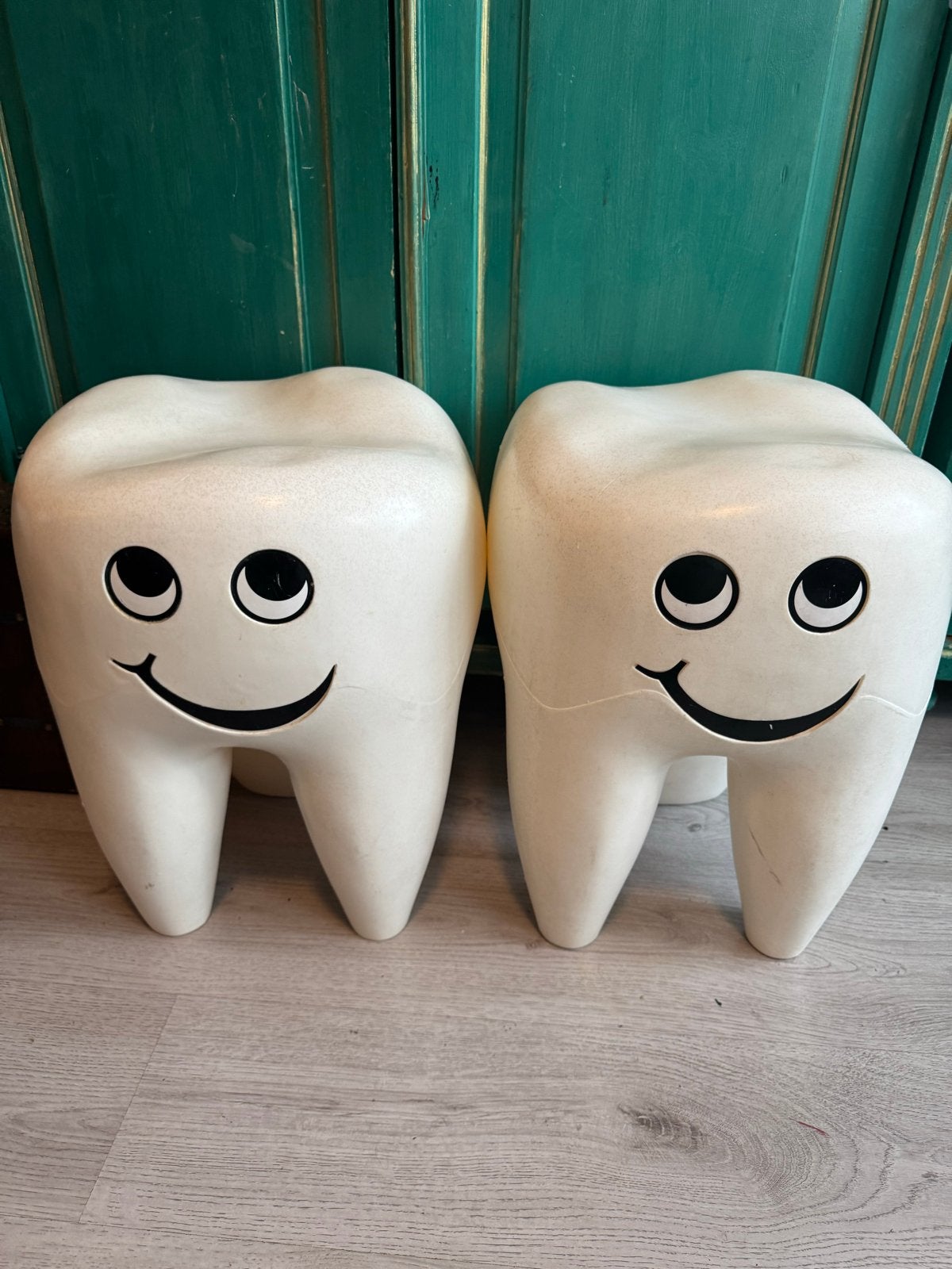 Vintage Molar Stools / Tand Krukjes – Fusion Deventer – Jare, Kunststof, Gebruikt, Twee, Wit