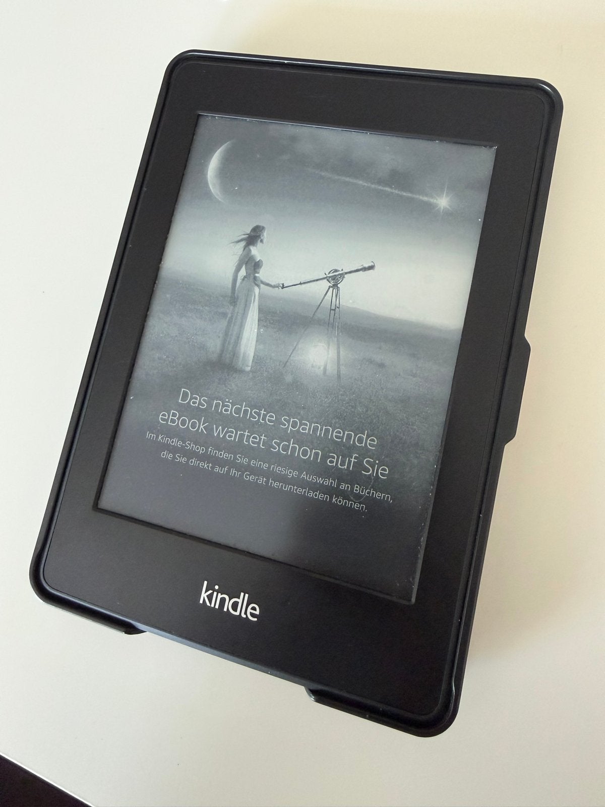 Kindle Paperwhite 6e Generatie E-reader met Hoes, Gebruikt, Ophalen of Verzenden, 4 GB of minder, Touchscreen