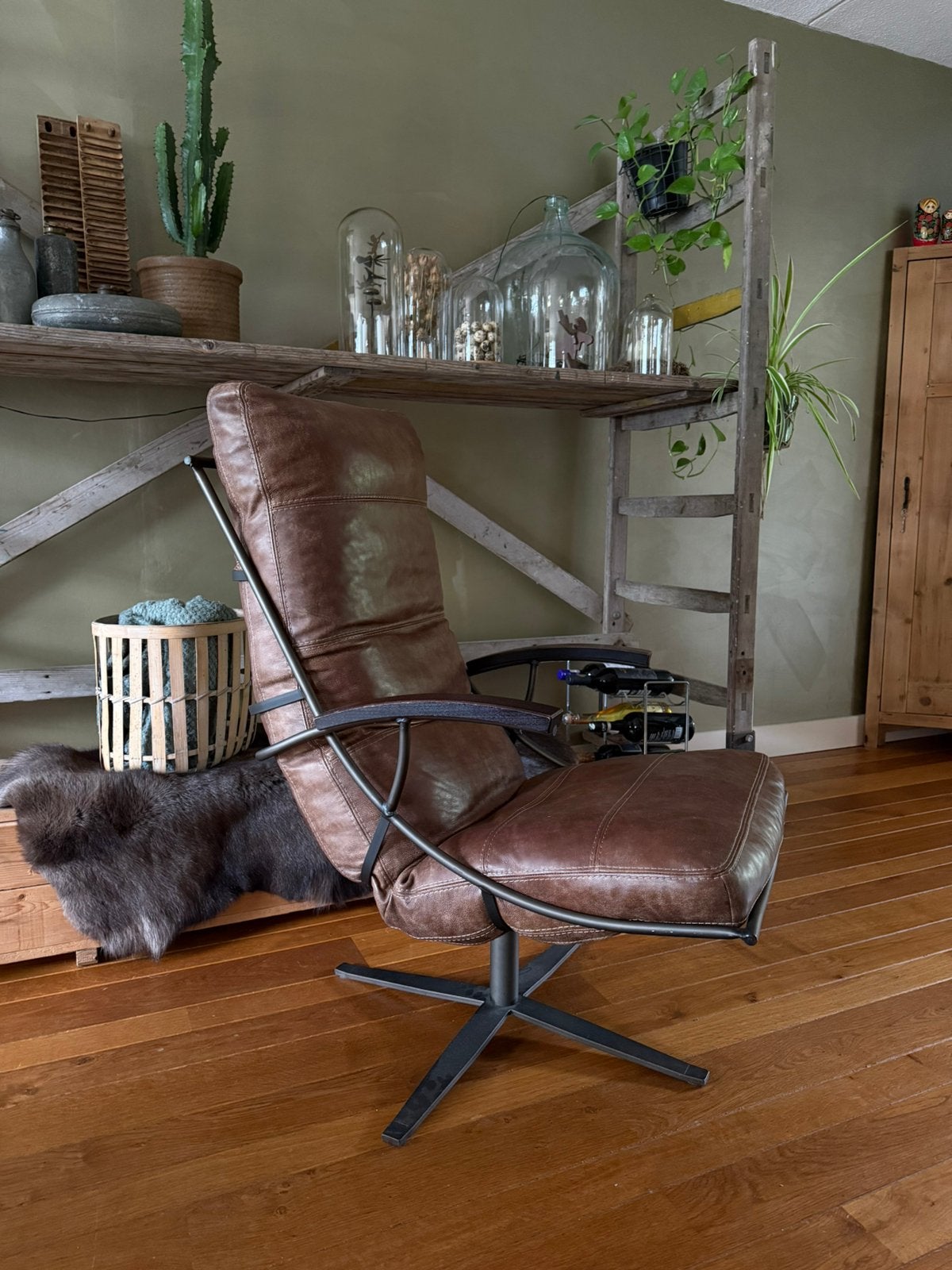 Fauteuil Tiberius Africa Leder van Colonial Warehouse, Huis en Inrichting, Fauteuils, Ophalen, Zo goed als nieuw, 75 tot 100 cm