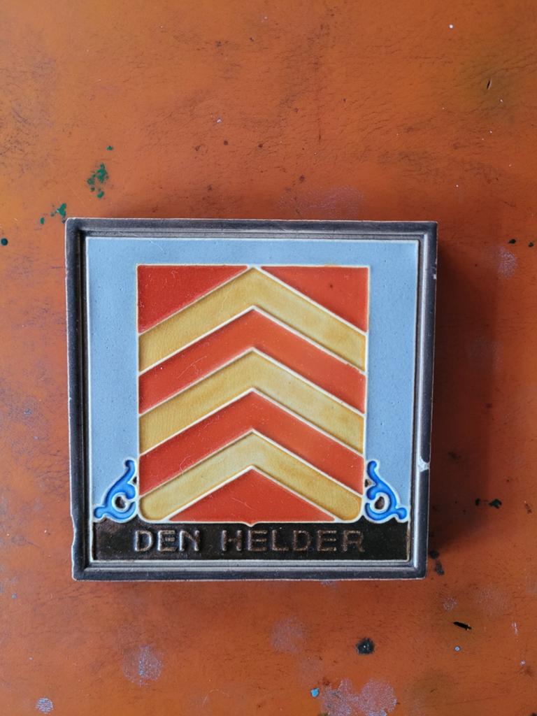 Cloisonné tegel Den Helder, Antiek en Kunst, Antiek | Wandborden en Tegels, Ophalen of Verzenden