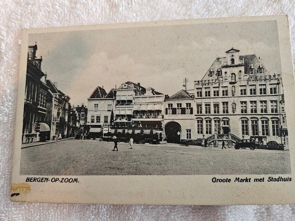 Bergen op Zoom - Groote Markt met Stadhuis (ca. 1930), Ophalen of Verzenden, 1920 tot 1940
