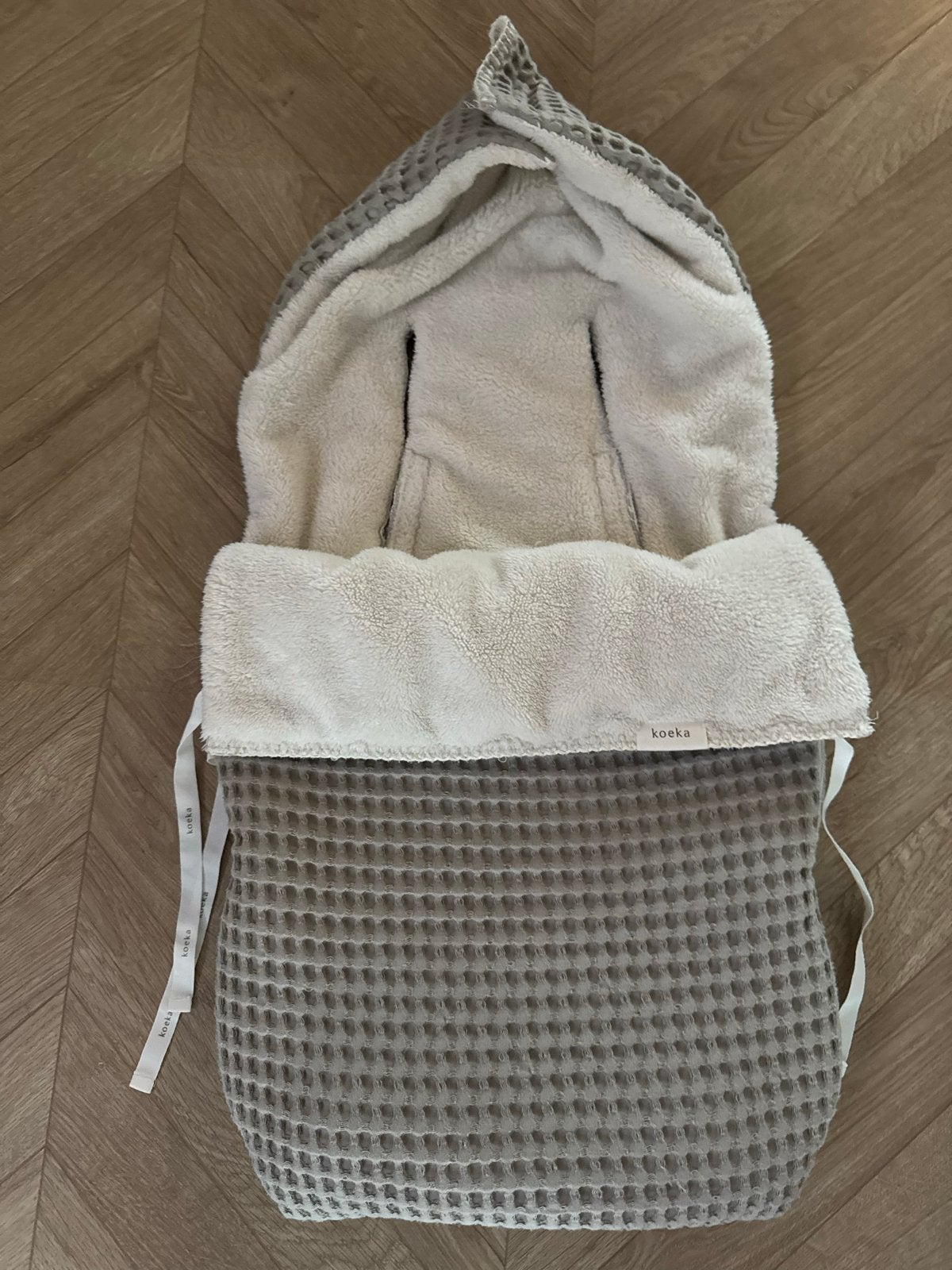 Koeka voetenzak wafelstof grijs - zo goed als nieuw, Kinderen en Baby's, Ophalen, Koeka, Zo goed als nieuw, Gevoerd