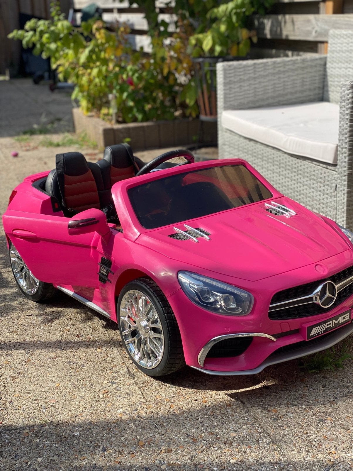 Mercedes AMG SLS elektrische kinderauto roze, Gebruikt