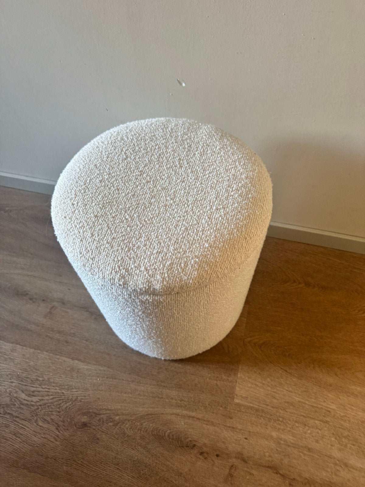 Xenos Witte Bouclé Opbergpoef, Ophalen, Minder dan 50 cm, Rond, Zo goed als nieuw