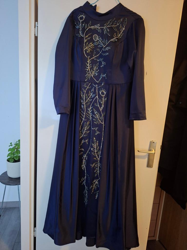 Mooie avondjurk, 1keer gedragen.maat44, Kleding | Dames, Maat 38/40 (M), Blauw, Ophalen of Verzenden, Onder de knie
