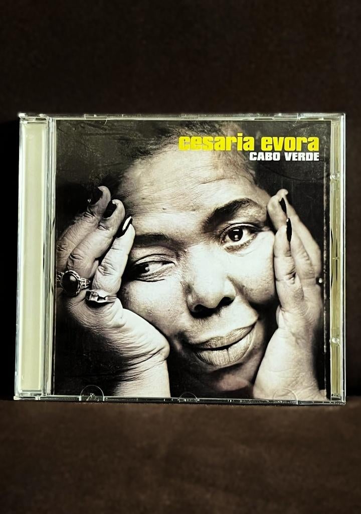 Cesaria Evora – Cabo Verde (1997, CD), Ophalen of Verzenden, Zo goed als nieuw, Latijns-Amerikaans