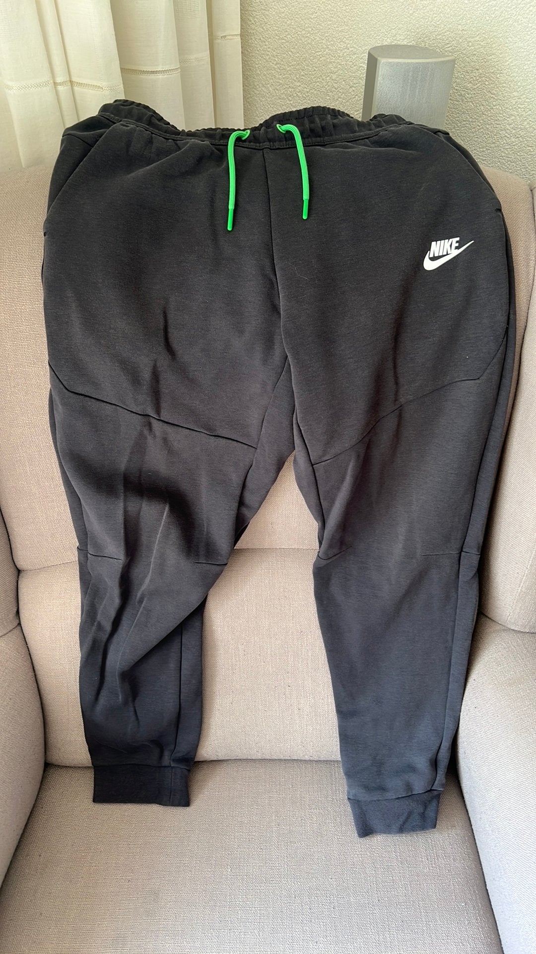 Nike tech fleece broek XL 158-170 cm, Kinderen en Baby's, Ophalen, Zo goed als nieuw, Jongen, Broek