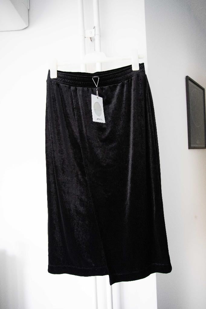 Fluwelen zwarte rok Monki maat S, nieuw met kaartje, Kleding | Dames, Rokken, Zwart, Nieuw, Ophalen of Verzenden, Monki