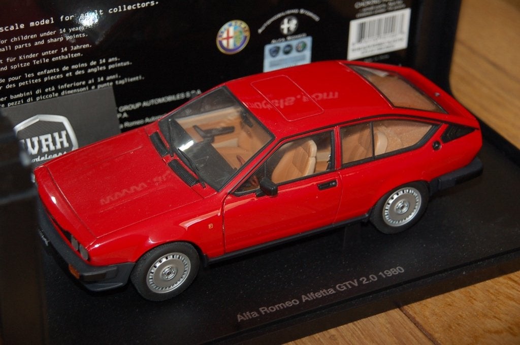 1:18 ALFA ROMEO ALFETTA GTV red Autoart 70146 WRH, Verzenden, Zo goed als nieuw, Auto, Autoart