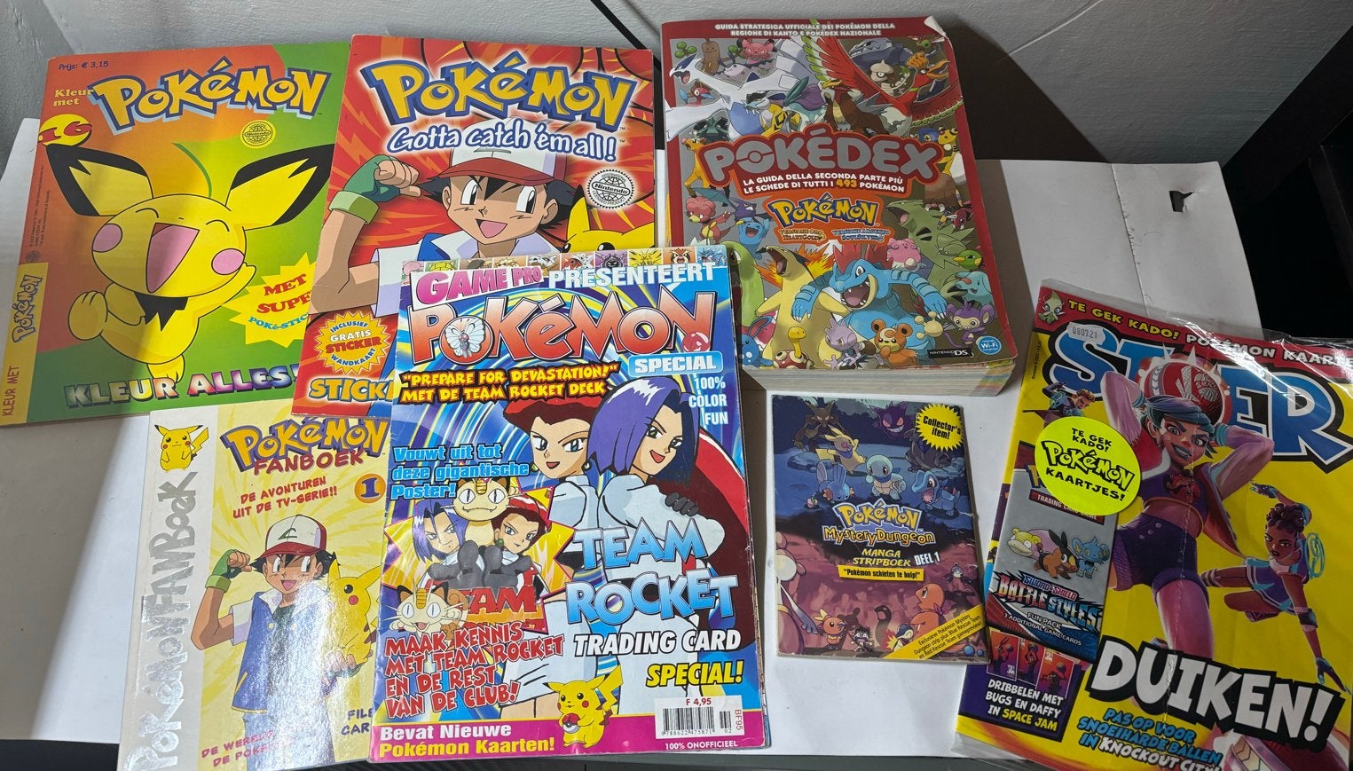Grote verzameling Pokémon boeken, stickers en meer!, Ophalen of Verzenden, Zo goed als nieuw