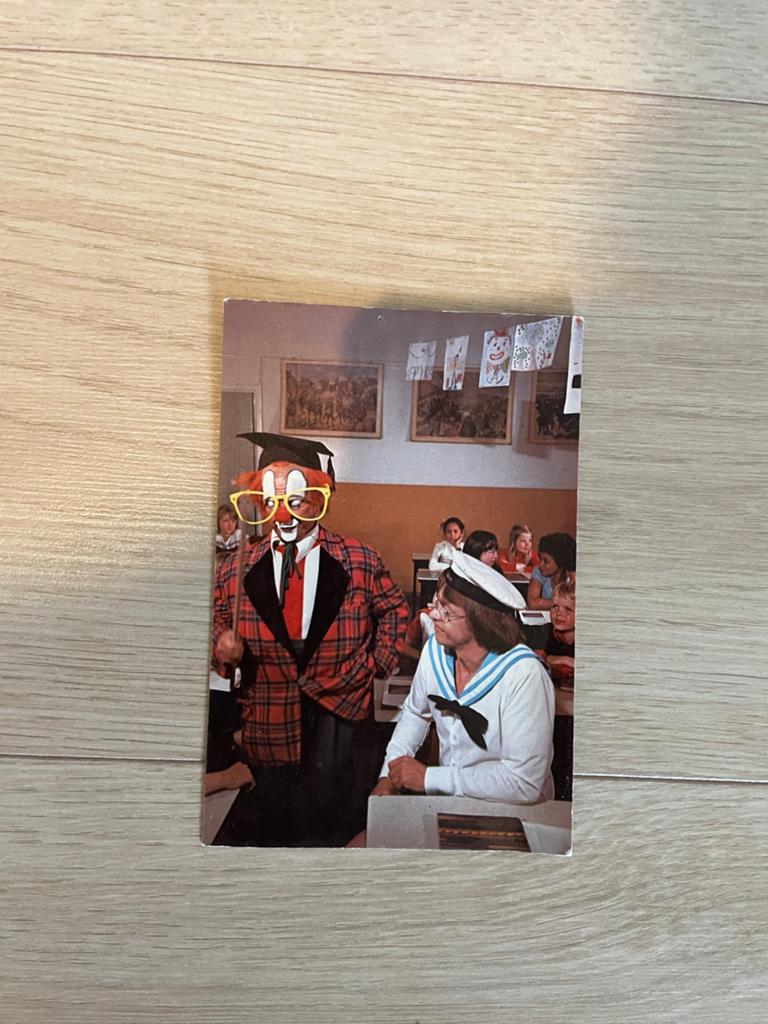 Vintage Ansichtkaart: Bassie en Adriaan in de Klas, Ophalen of Verzenden, 1960 tot 1980, Ongelopen, Cultuur en Media