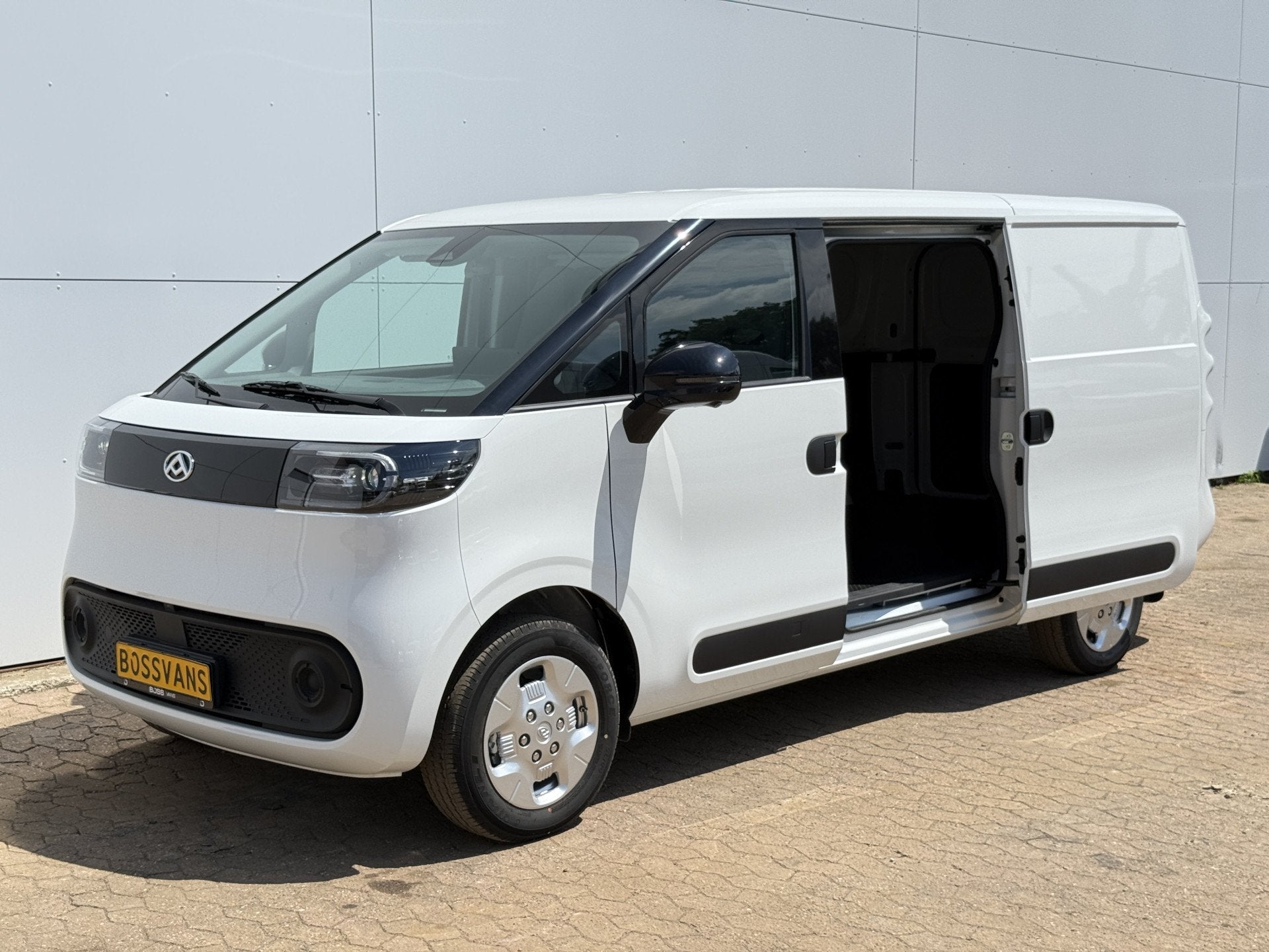 Maxus eDeliver 5 64 kWh 163PK Elektrisch! L1H1 335KM WLTP 36, Auto's, Stof, Gebruikt, Maxus, Grijs