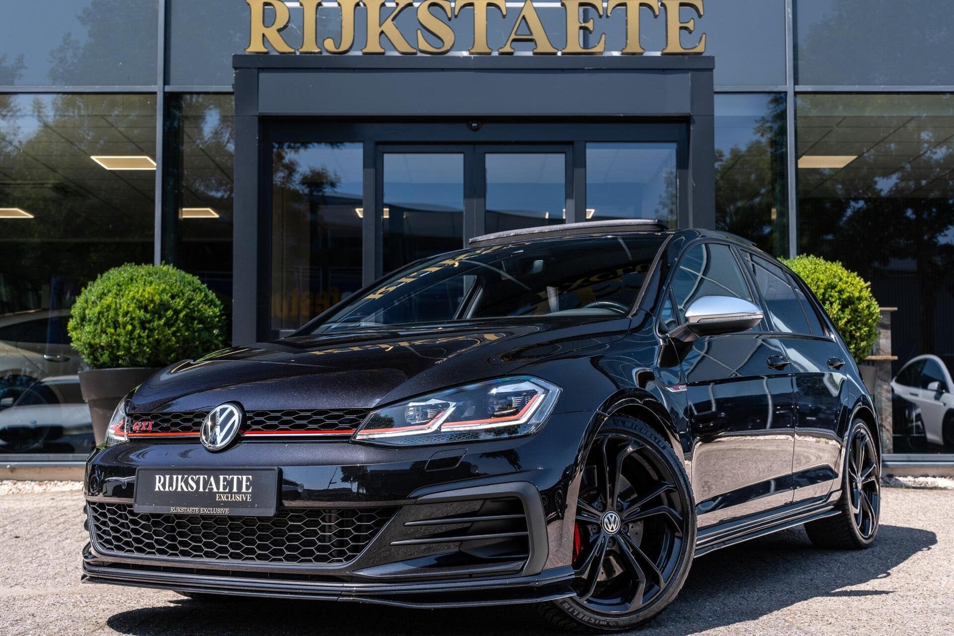 Volkswagen Golf 2.0 TSI GTI TCR|PANO|ACC|19''|CAMERA|LEDER, 1330 kg, 15 km/l, Gebruikt, 4 cilinders