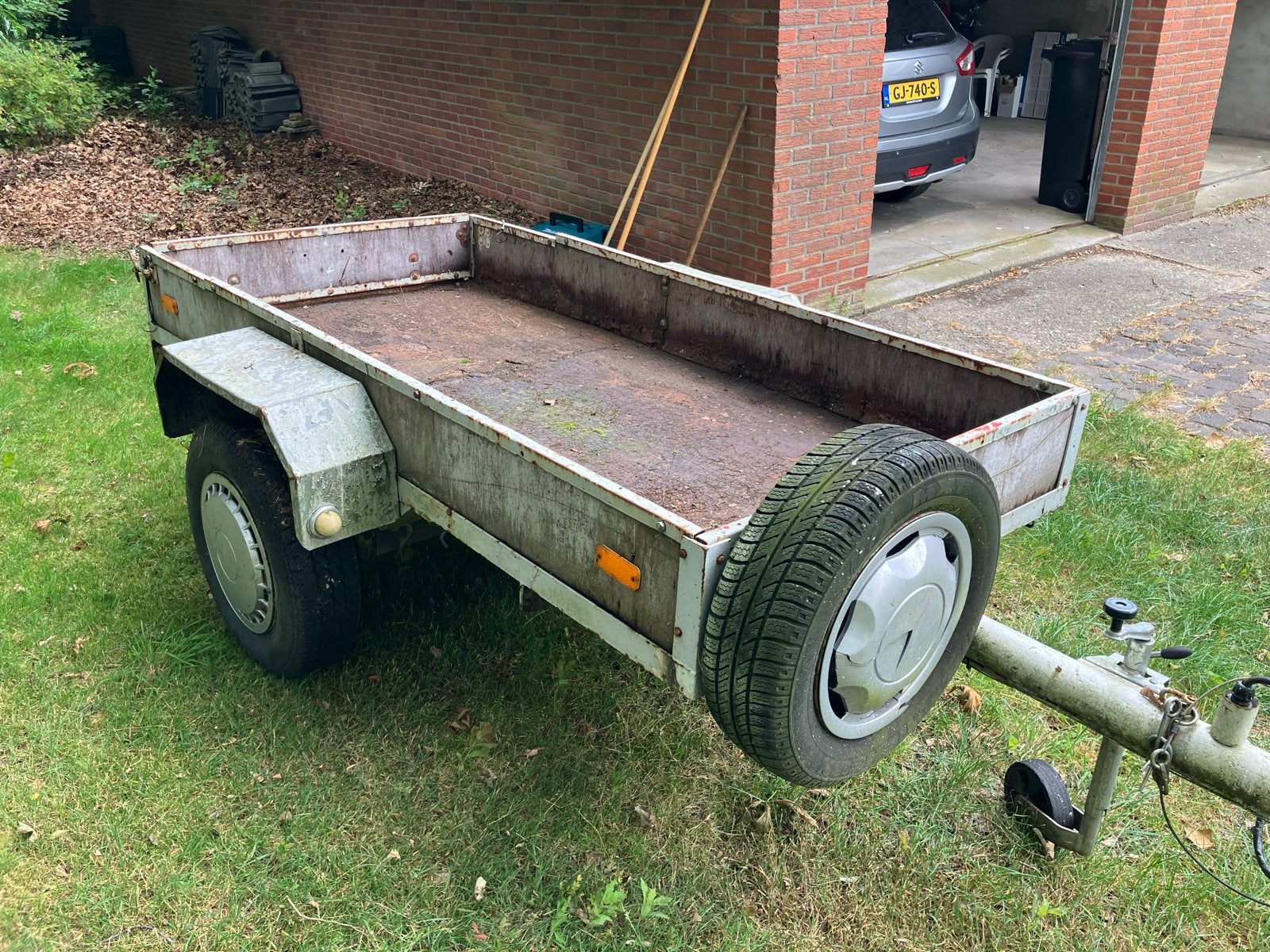 Aanhanger met reservewiel, Ophalen, Gebruikt