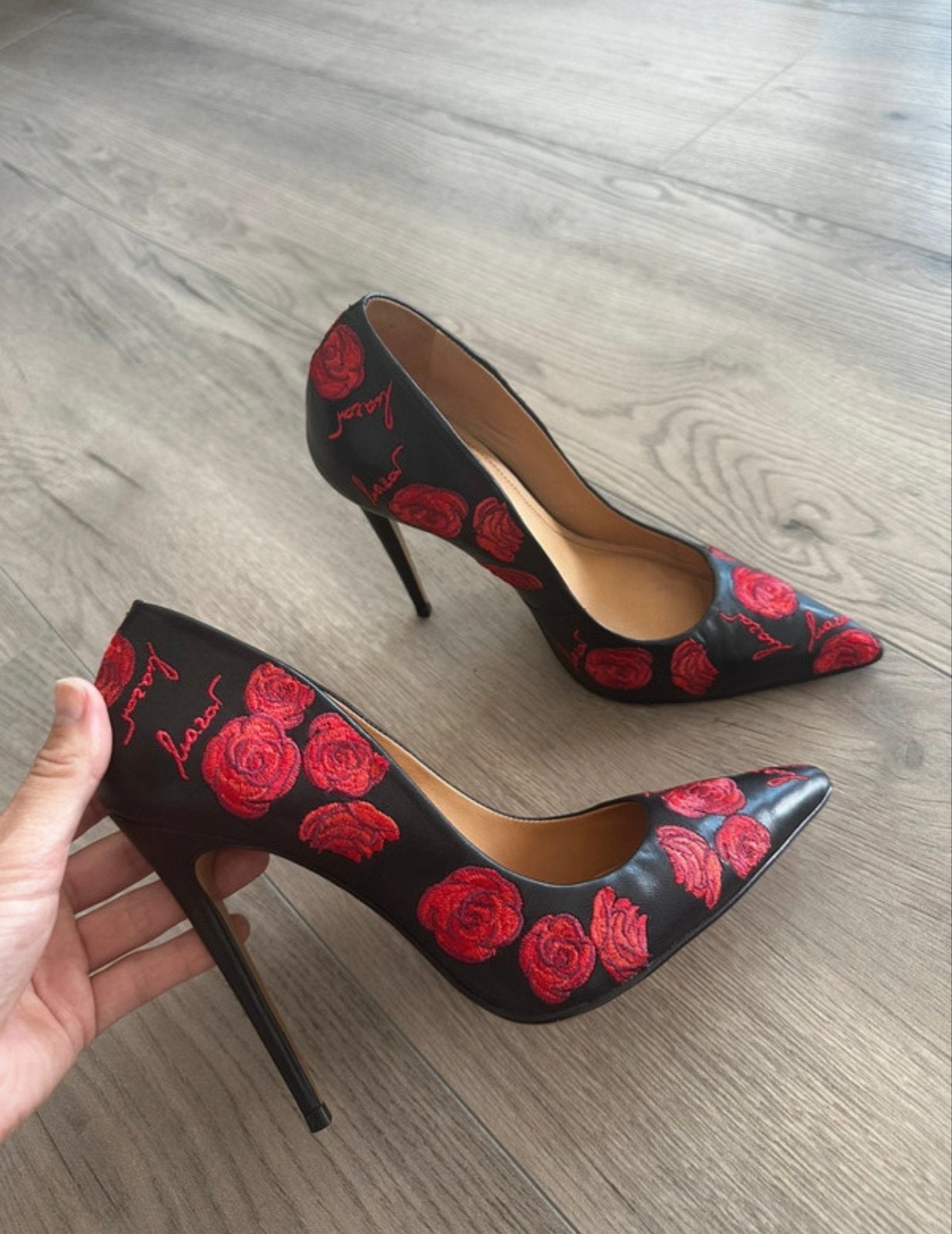 Kazar hakken maat 37 met rozenprint, Verzenden, Zo goed als nieuw, Zwart, Pumps