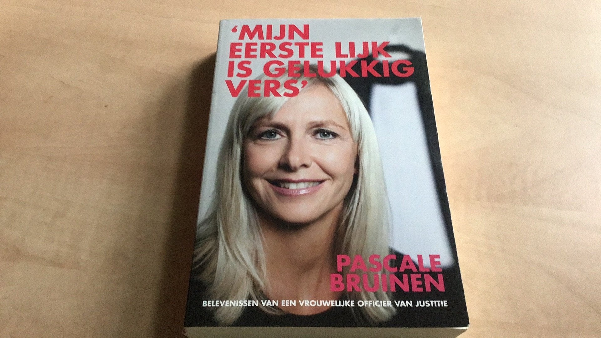 Pascale Bruinen - Mijn eerste lijk is gelukkig vers, Ophalen of Verzenden, Zo goed als nieuw, Pascale Bruinen