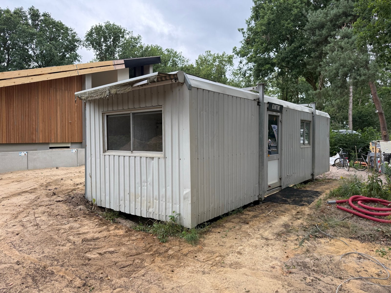 Tijdelijke kantoorunit / (bouw)keet met airco en toilet, Ophalen