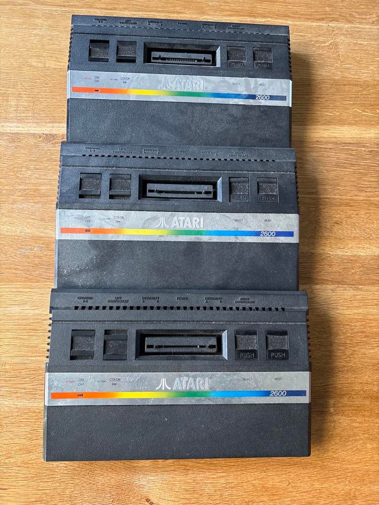 3x Atari 2600 spelcomputers, Ophalen of Verzenden, Gebruikt, Zonder controller, Atari 2600