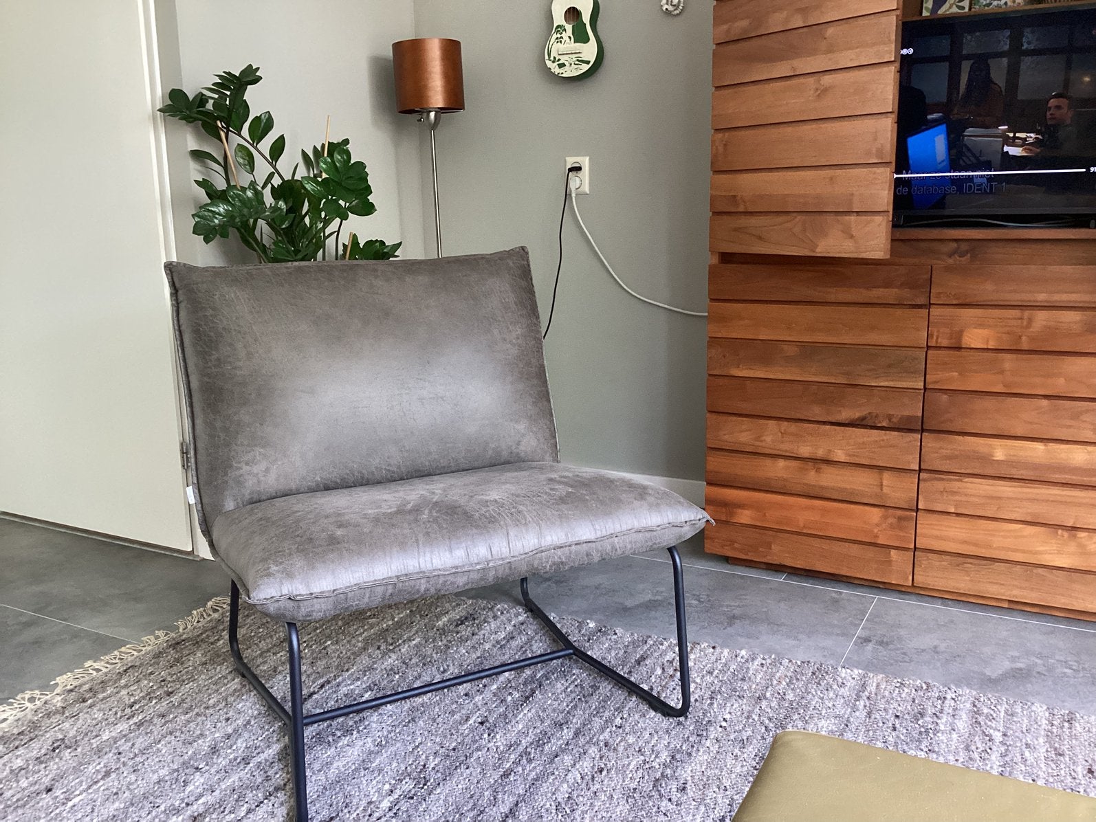 fauteuil grijs met zwart metalen onderstel, Ophalen, Zo goed als nieuw, Grijs, Eén
