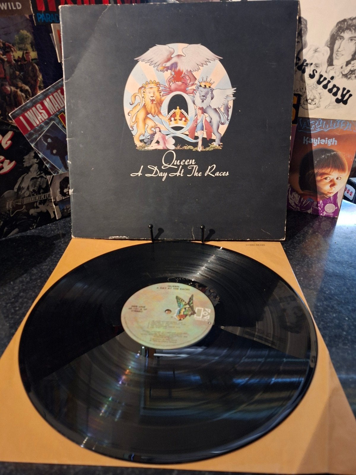 Queen - A Day At The Races LP (1976), Gebruikt, Overige formaten, Ophalen of Verzenden, Fotohoes