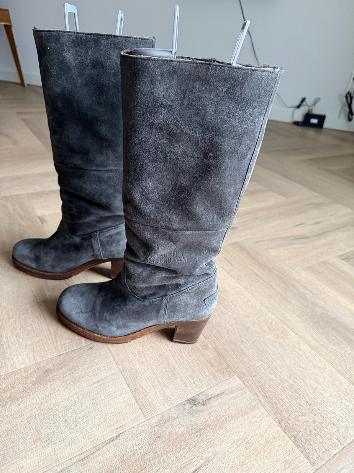 Shabbies hoge laarzen, grijs suède, maat 40, Kleding | Dames, Schoenen, Ophalen, Gedragen, Grijs, Hoge laarzen
