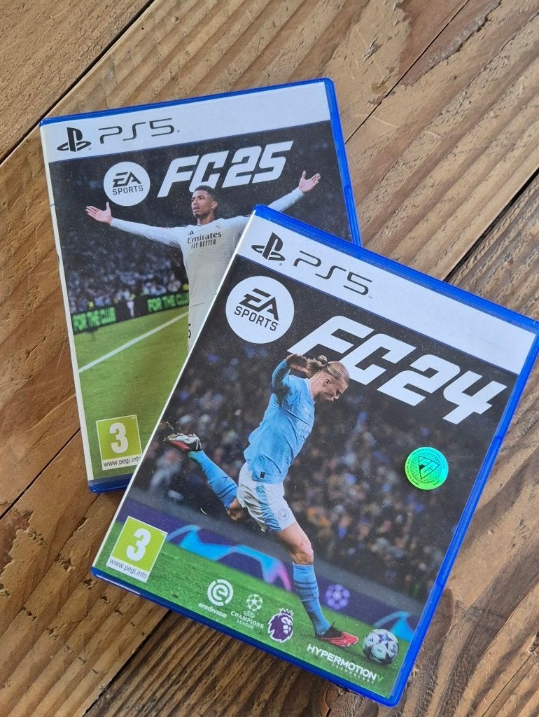 PS5 EA Sports FC 25 en FC 24, Ophalen of Verzenden, Zo goed als nieuw, 3 spelers of meer, Sport