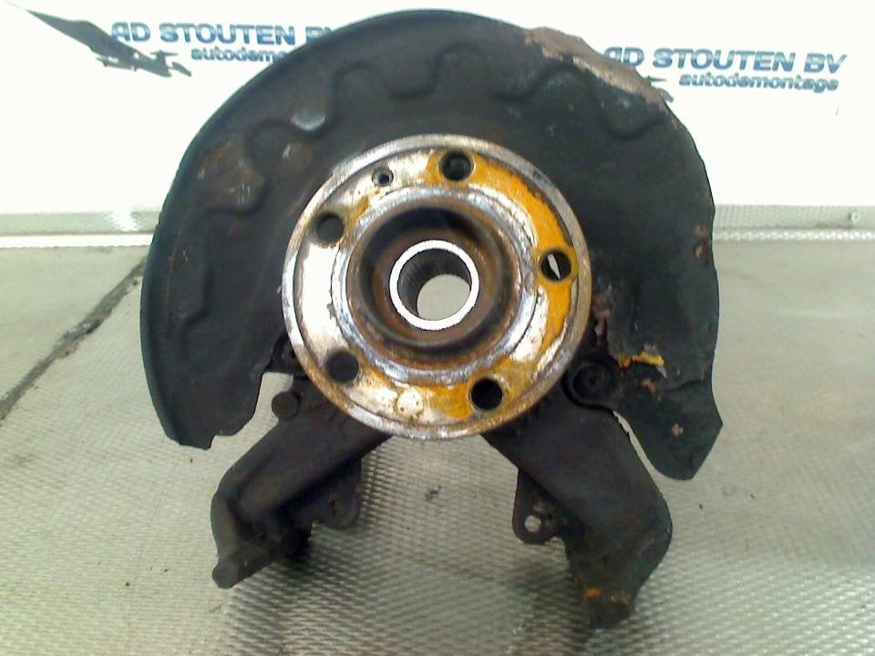 Fusee Links Voor Volkswagen Polo V (6R) (2009-10/2014-05), Gebruikt, Volkswagen, Volkswagen AG, Kundenbetreuung@volkswagen.de