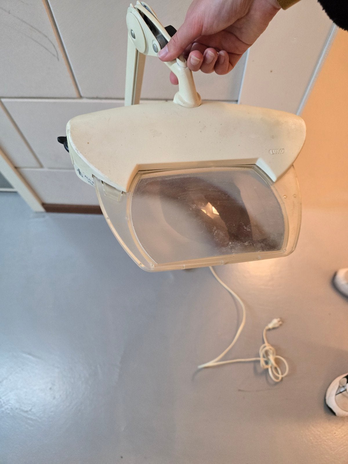 Luxo MAGNIFIQUE 1X11W Loep Lamp - Gebruikt, Gebruikt, Beige, Kunststof, Ophalen of Verzenden