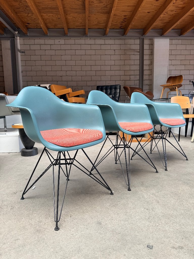 Vitra Eames DAR chair met vast zitkussen (voorraad: 6), Huis en Inrichting, Stoelen, Ophalen, Kunststof, Gebruikt, Overige kleuren