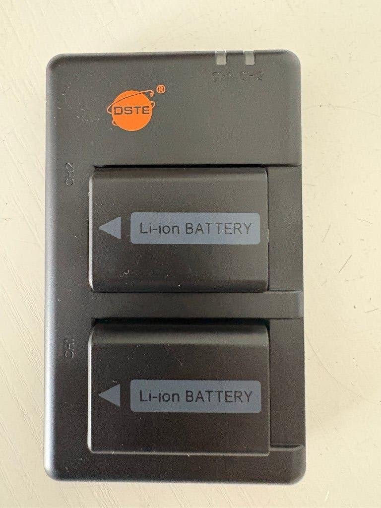 Sony 10 RXiv: NP-FW50 batterij en duolader, Inclusief USB-kabel, Ophalen of Verzenden, Zo goed als nieuw, Accu
