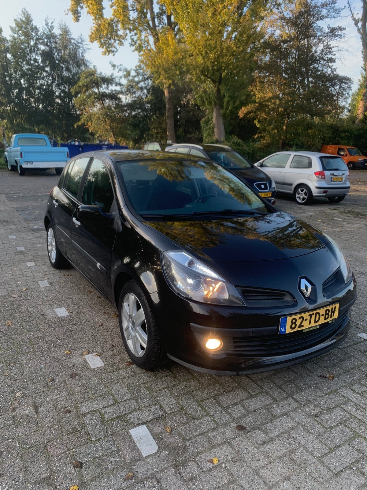 Renault Clio 1.6 16V 82KW 5-DRS E4 2006 Zwart, Auto's, Voorwielaandrijving, 4 cilinders, Zwart, Origineel Nederlands