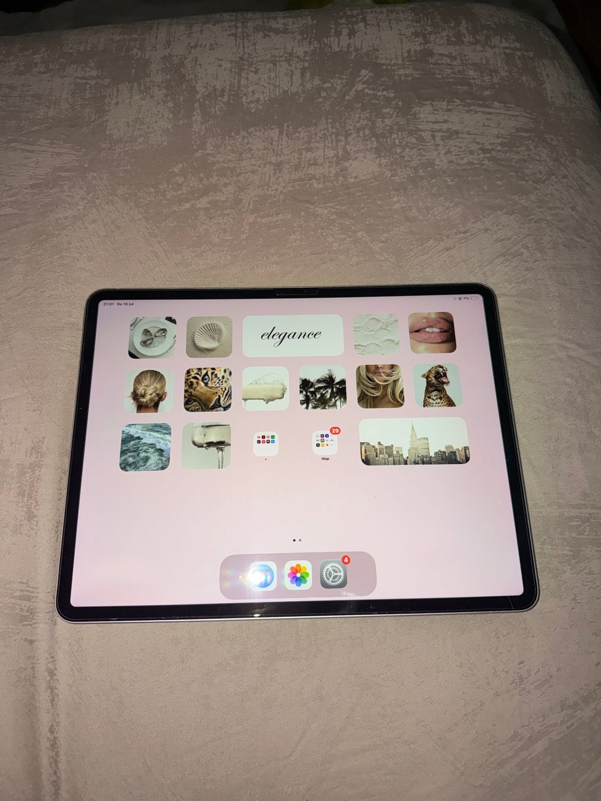 iPad Air 13 inch 128GB + stylus pen + Logitech hoes, Computers en Software, Apple iPads, Ophalen of Verzenden, Zo goed als nieuw