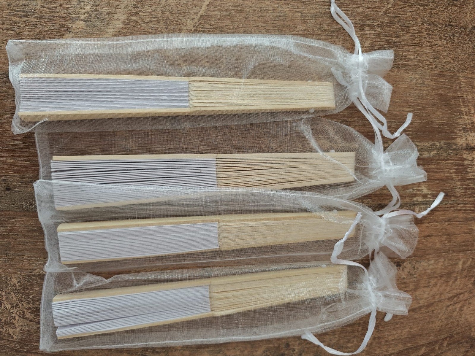 Witte waaiers papier met hout, Ophalen of Verzenden, Nieuw, Wit, Accessoires