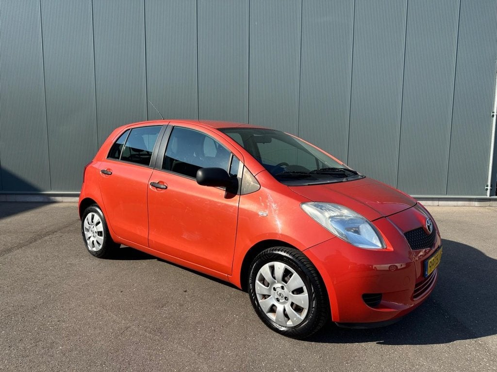 Toyota Yaris 1.3 VVTi Terra AIRCO | BOEKJE | NAP !, Auto's, Toyota, Voorwielaandrijving, Emergency brake assist, 40 €/maand, Origineel Nederlands