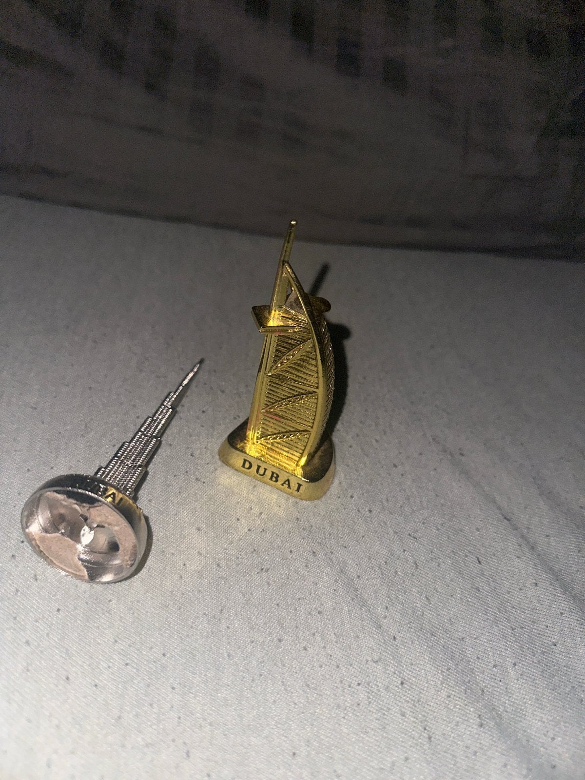 Dubai Souvenirs: Burj Khalifa en Burj Al Arab miniaturen, Verzamelen, Ophalen of Verzenden, Gebruikt
