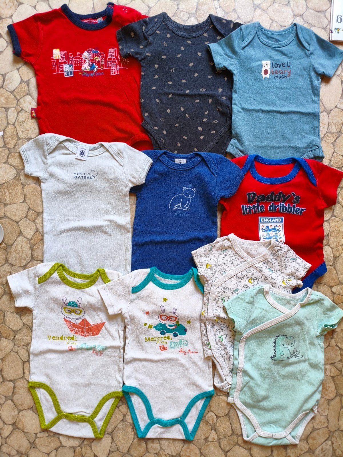 10 rompers met korte mouw – 6 maanden, Kinderen en Baby's, Nacht- of Onderkleding, Gebruikt, Jongetje of Meisje, Diverse merken
