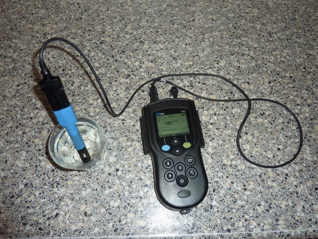 Hach HQ30d digitale multimeter voor pH/geleidbaarheid, Ophalen of Verzenden, Nieuw, Multimeter