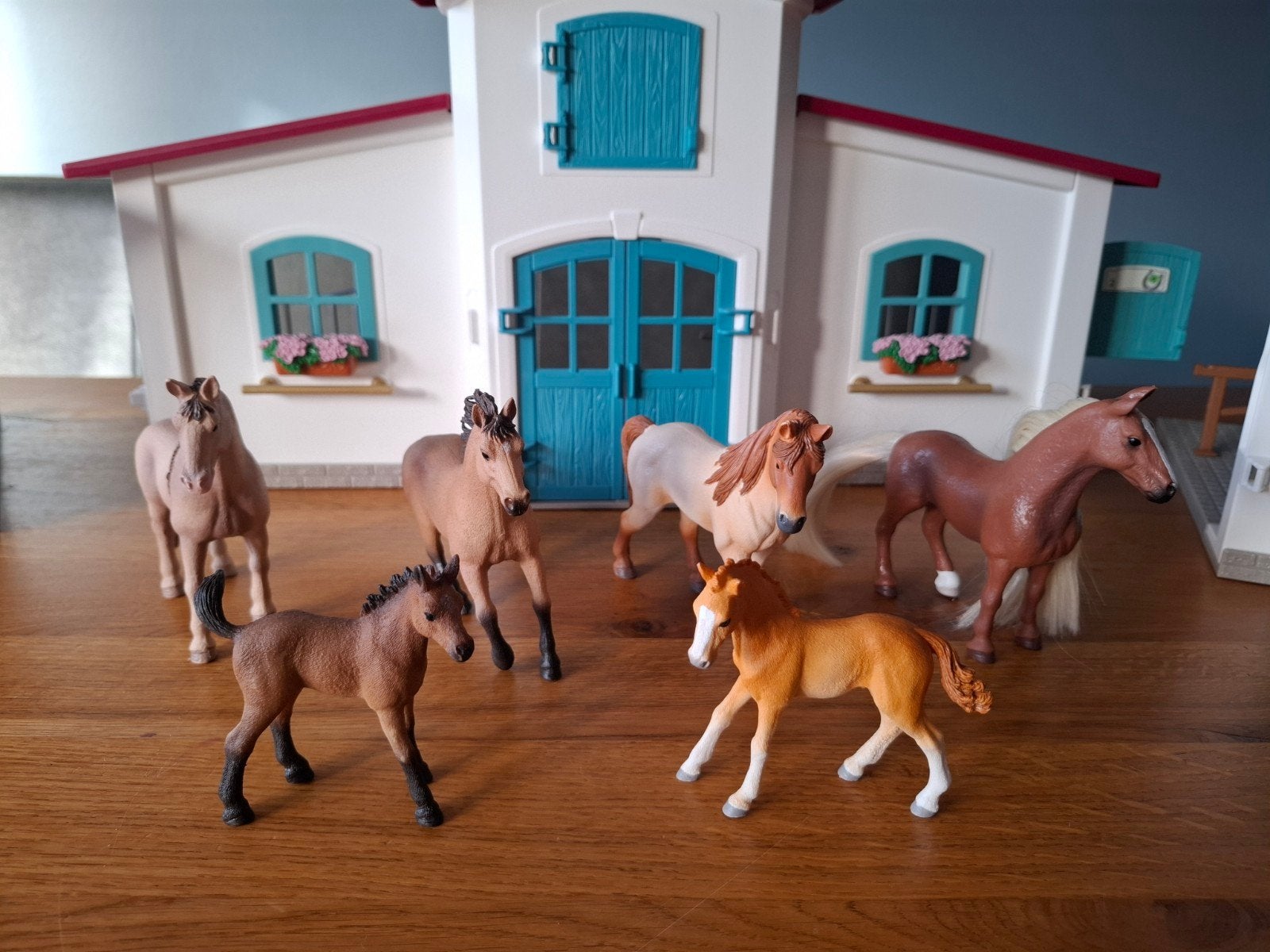 Schleich Paardenstal met veel accessoires en paarden, Ophalen of Verzenden, Zo goed als nieuw, Jongen of Meisje